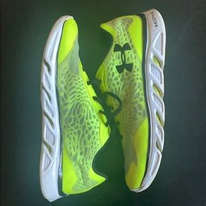 Under Armour spine running shoes size 10.5